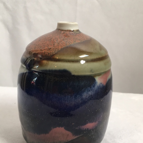 Signed 1990 studio pottery bud vase swirl design. Vintage - Picture 3 of 7